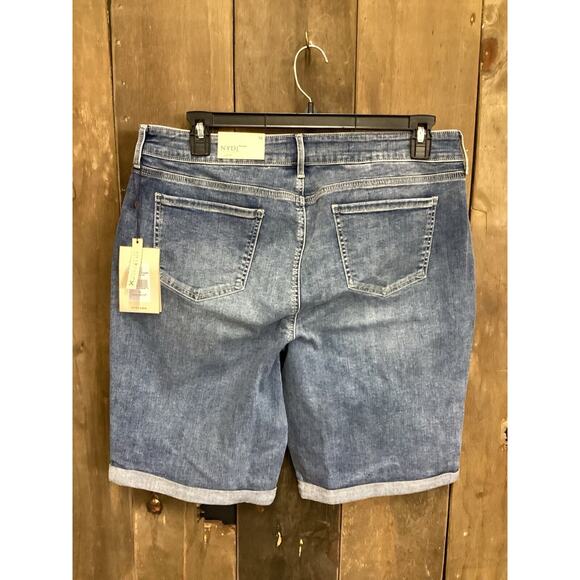 Nydj Briella Roll Cuff 11' Short size 16 - Picture 2 of 3